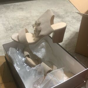Tan Nine West sandal